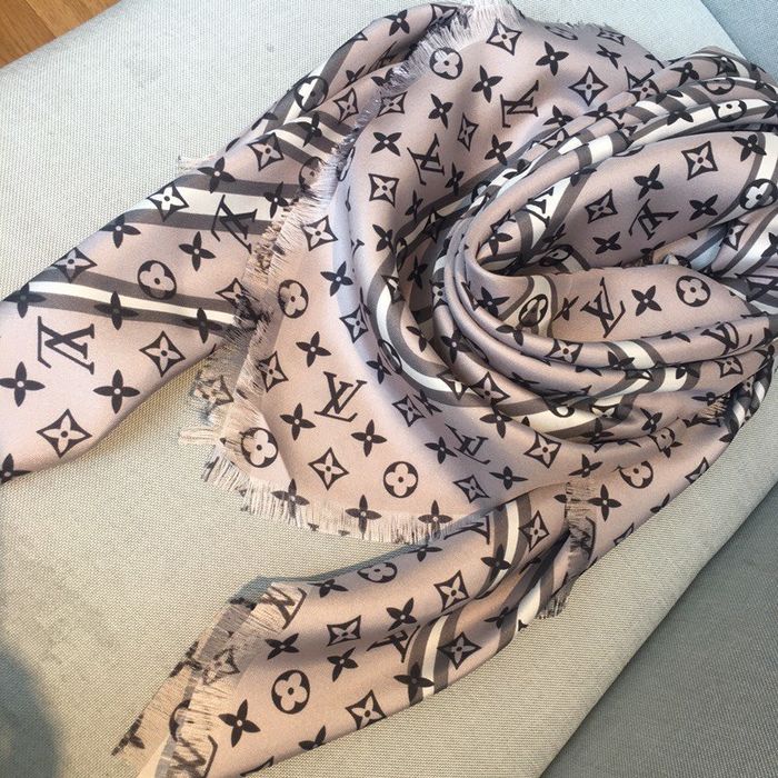 Louis Vuitton Scarf LVS00131